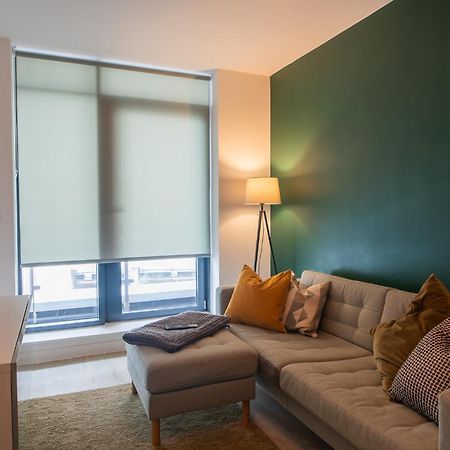 Modern And Spacious Apartment In Salford Quays 曼彻斯特 外观 照片