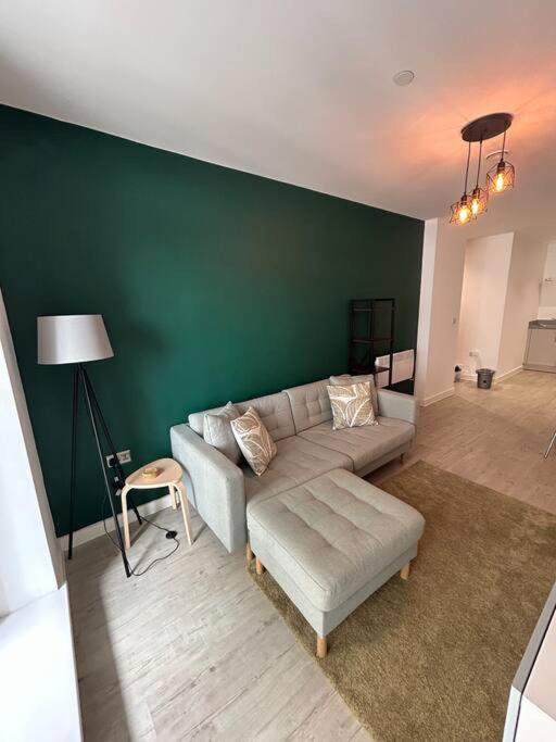 Modern And Spacious Apartment In Salford Quays 曼彻斯特 外观 照片
