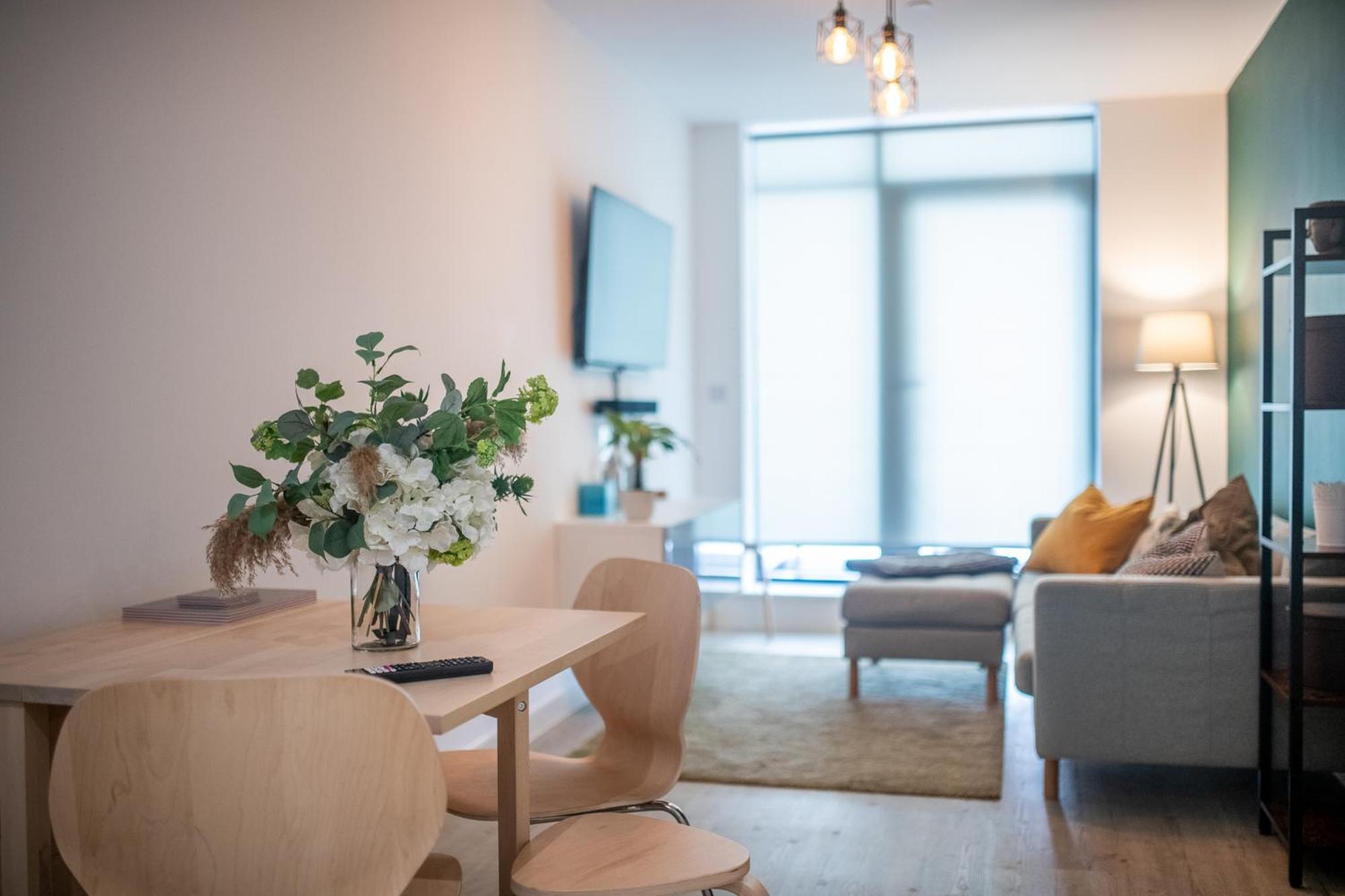 Modern And Spacious Apartment In Salford Quays 曼彻斯特 外观 照片
