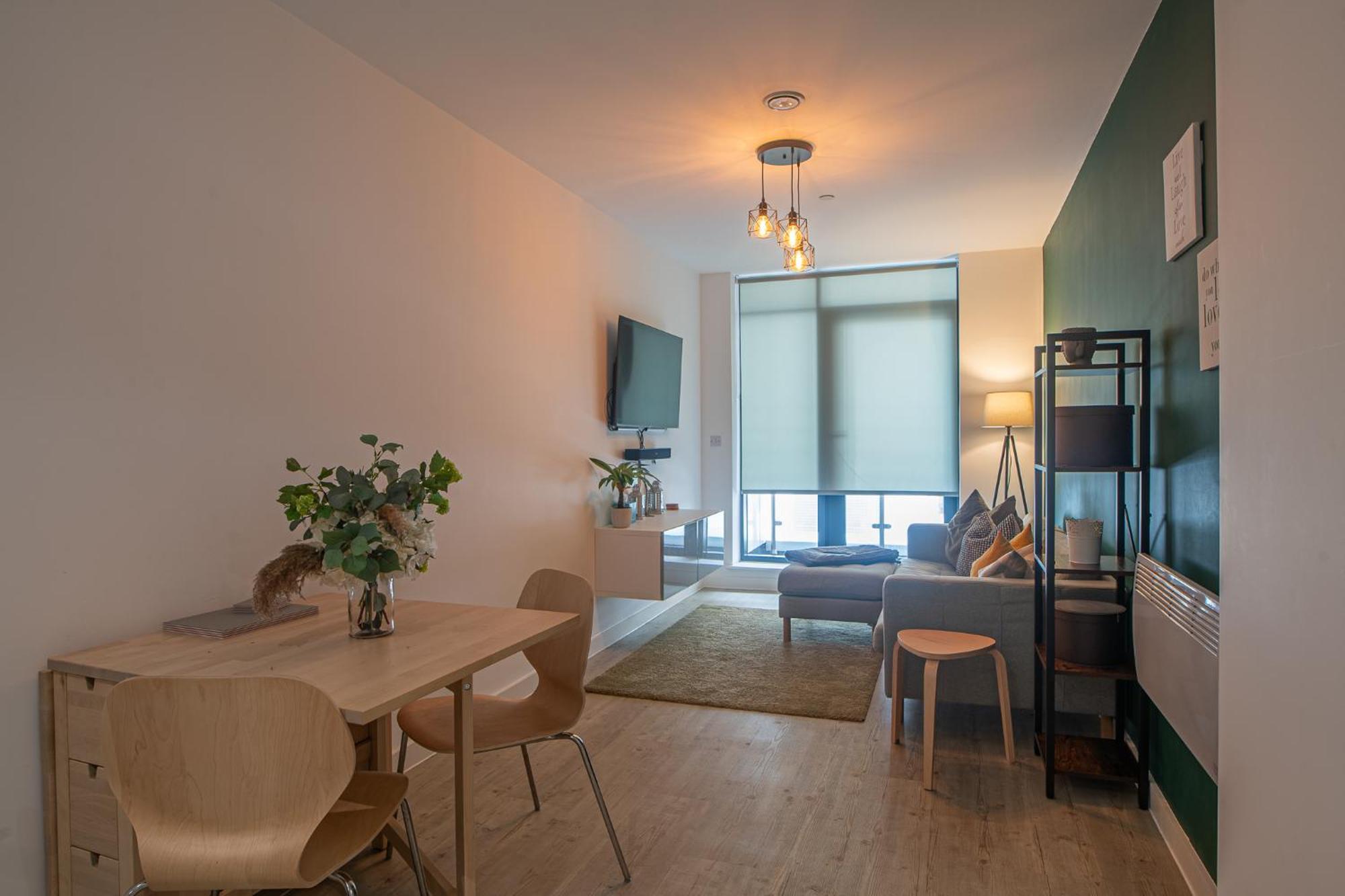 Modern And Spacious Apartment In Salford Quays 曼彻斯特 外观 照片